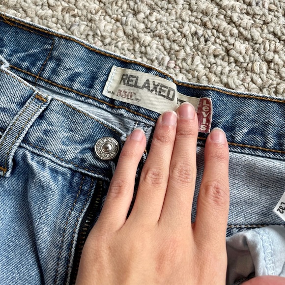 Levi’s 550 Jeans - Picture 7 of 9